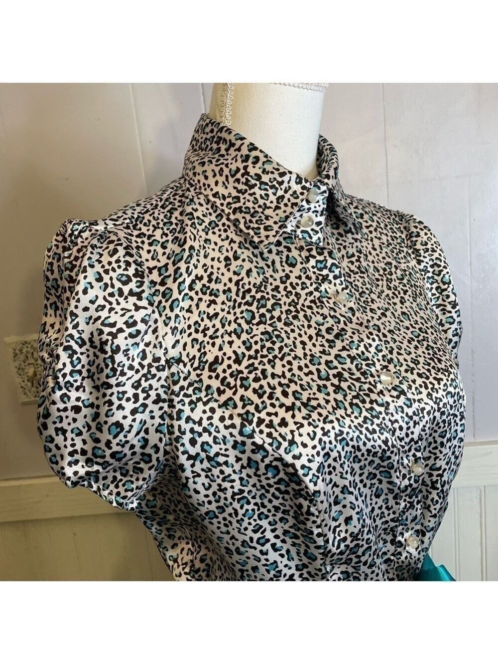 Heart Soul Y2K Leopard Print Puff Sleeve Satin Tie Blouse Size Large - Picture 14 of 14